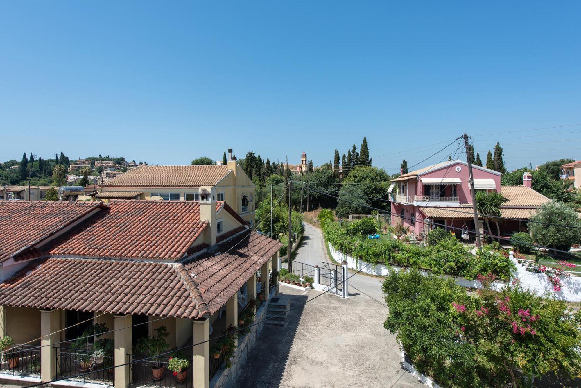 The Roof Family Apartment Alepou Exterior photo