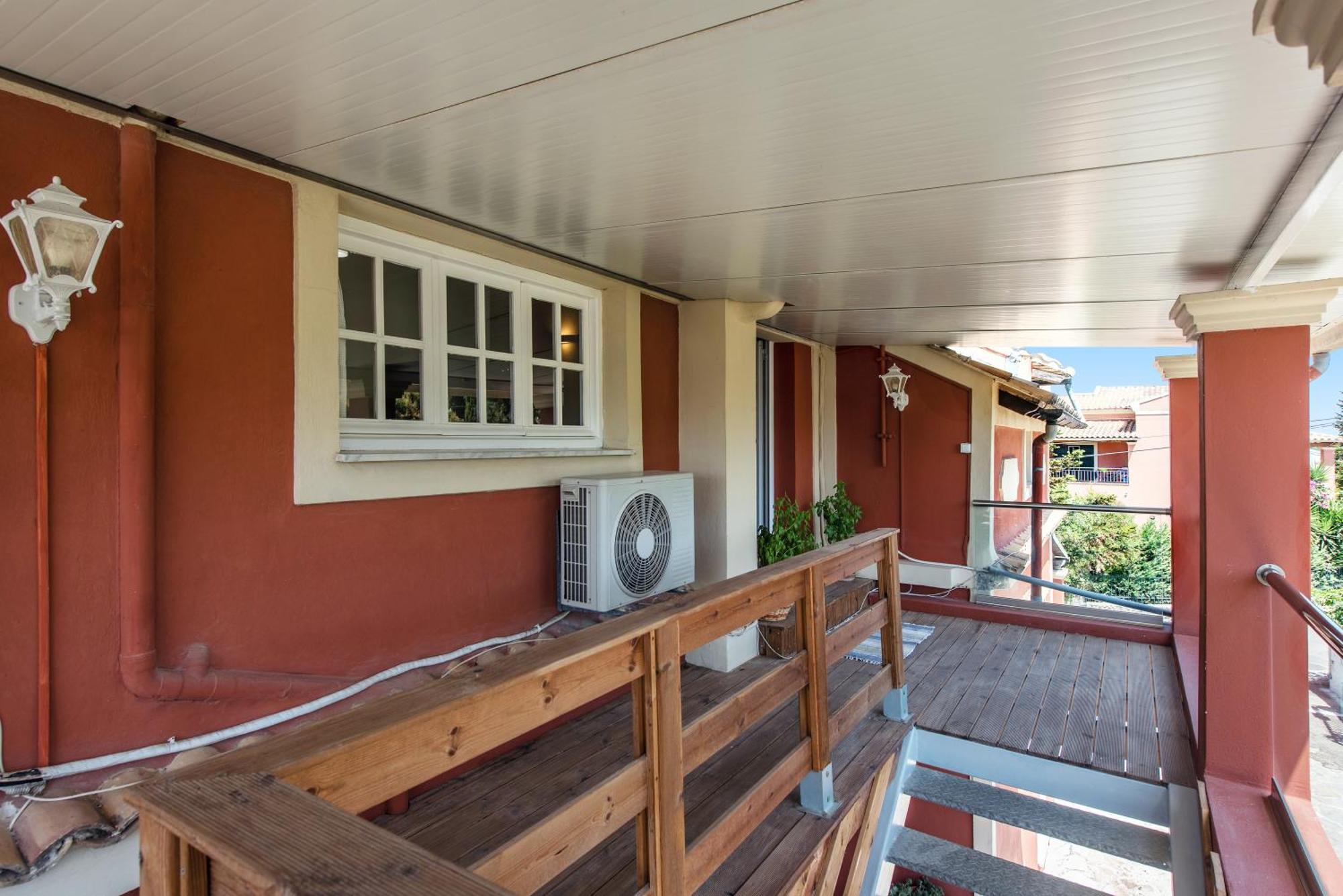 The Roof Family Apartment Alepou Exterior photo
