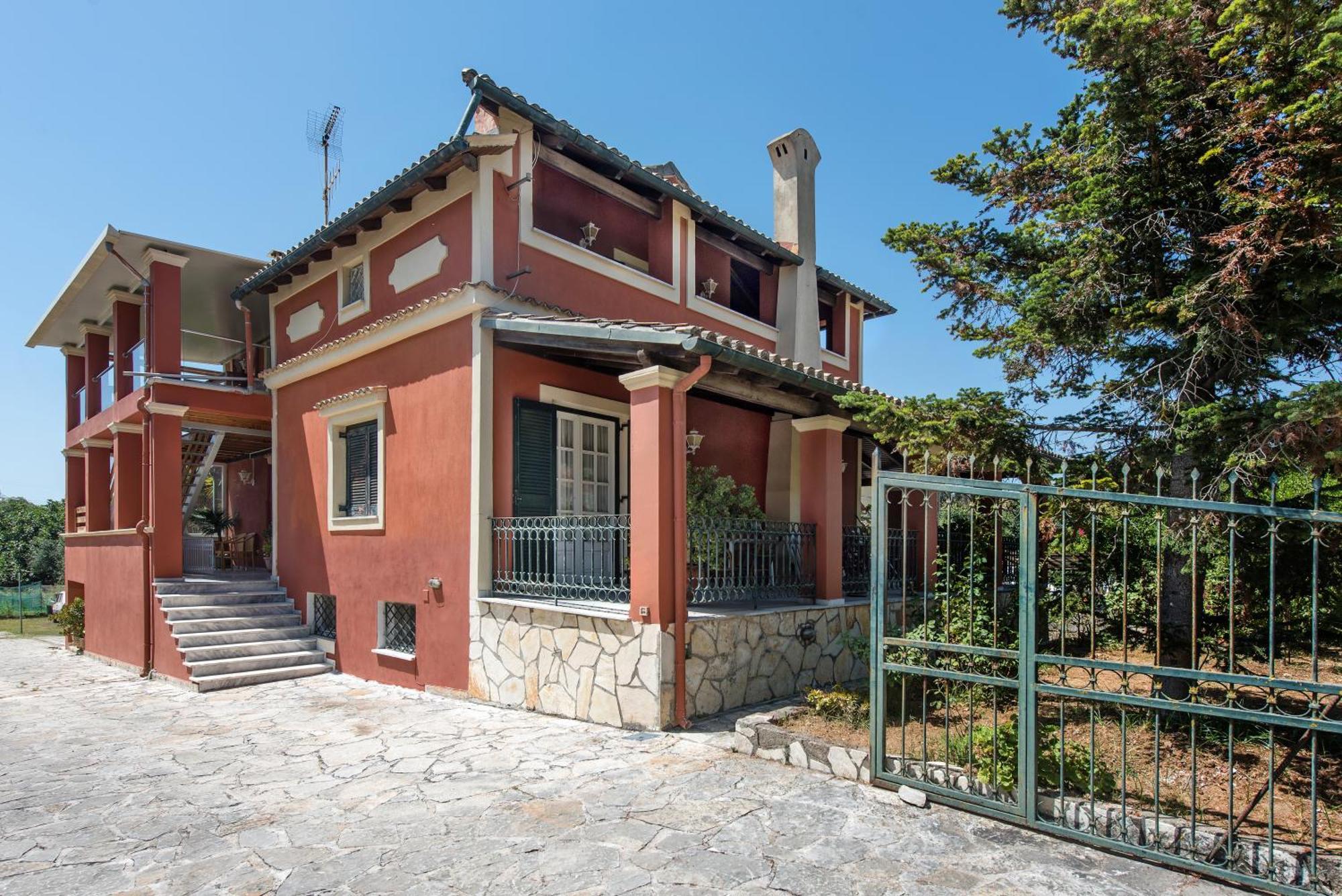 The Roof Family Apartment Alepou Exterior photo